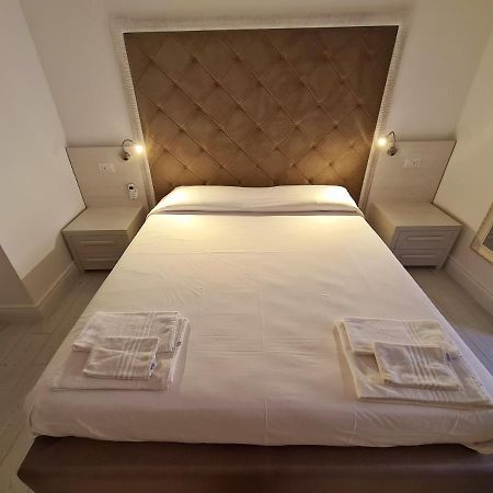 Isola Nel Parco Villas & Rooms La Maddalena  Ngoại thất bức ảnh