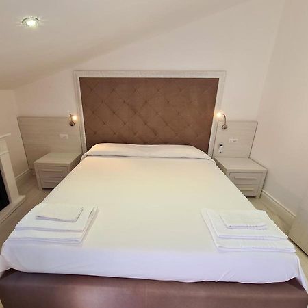 Isola Nel Parco Villas & Rooms La Maddalena  Ngoại thất bức ảnh